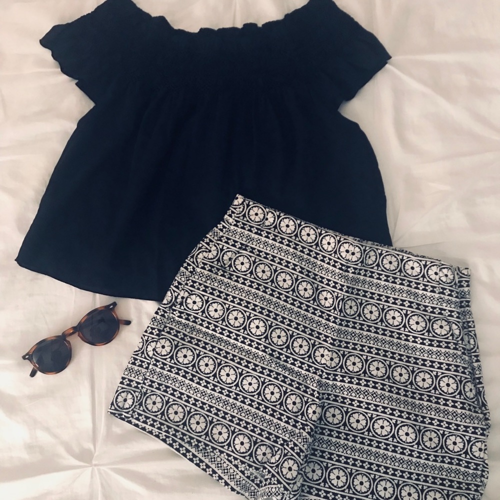 Gap factory patterned high waisted shorts